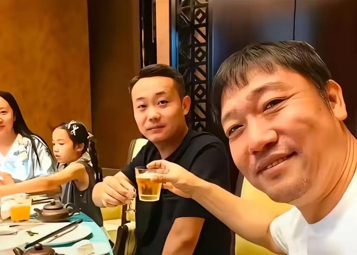 我敢打包票贾冰这次事件之后就算给他十个亿，他估计也不会再去参加这些所谓哥们儿的聚