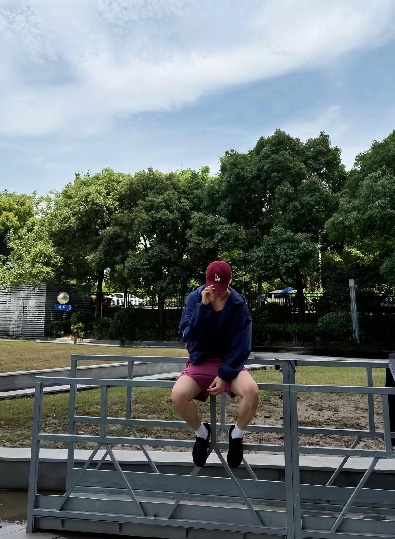 今天是卫衣男孩。运动穿搭 健身穿搭 见人不如健身 少年感穿搭