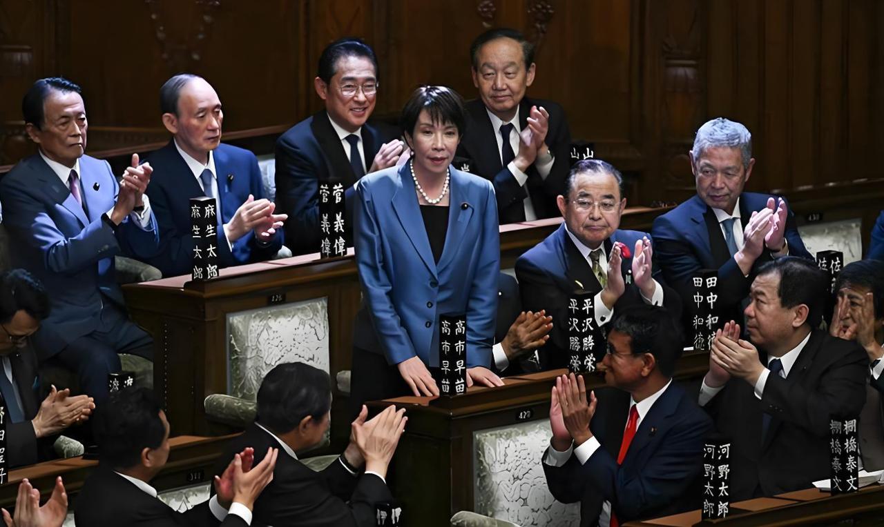 5月12日傍晚，数百日本民众在东京众议院议员会馆前集会，明确反对高市早苗政权推动