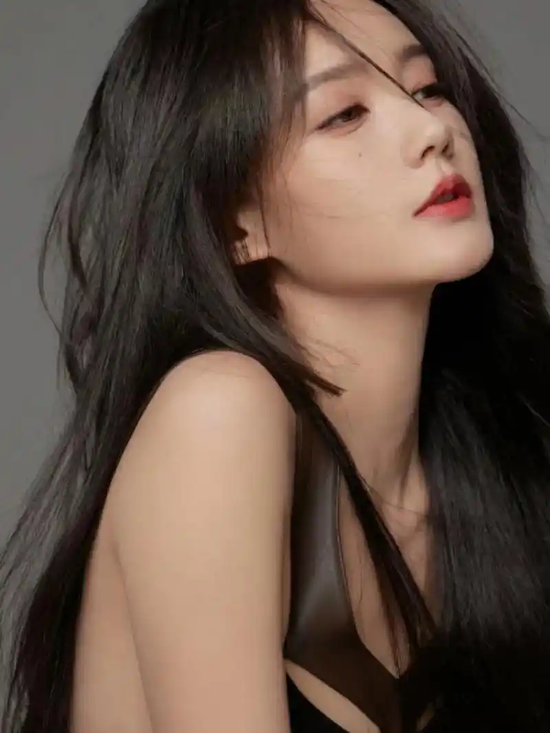 李一桐 我只能旺我自己旺不了夫旺夫、旺妻这种话就少说，两个人之间本身就是互相成就