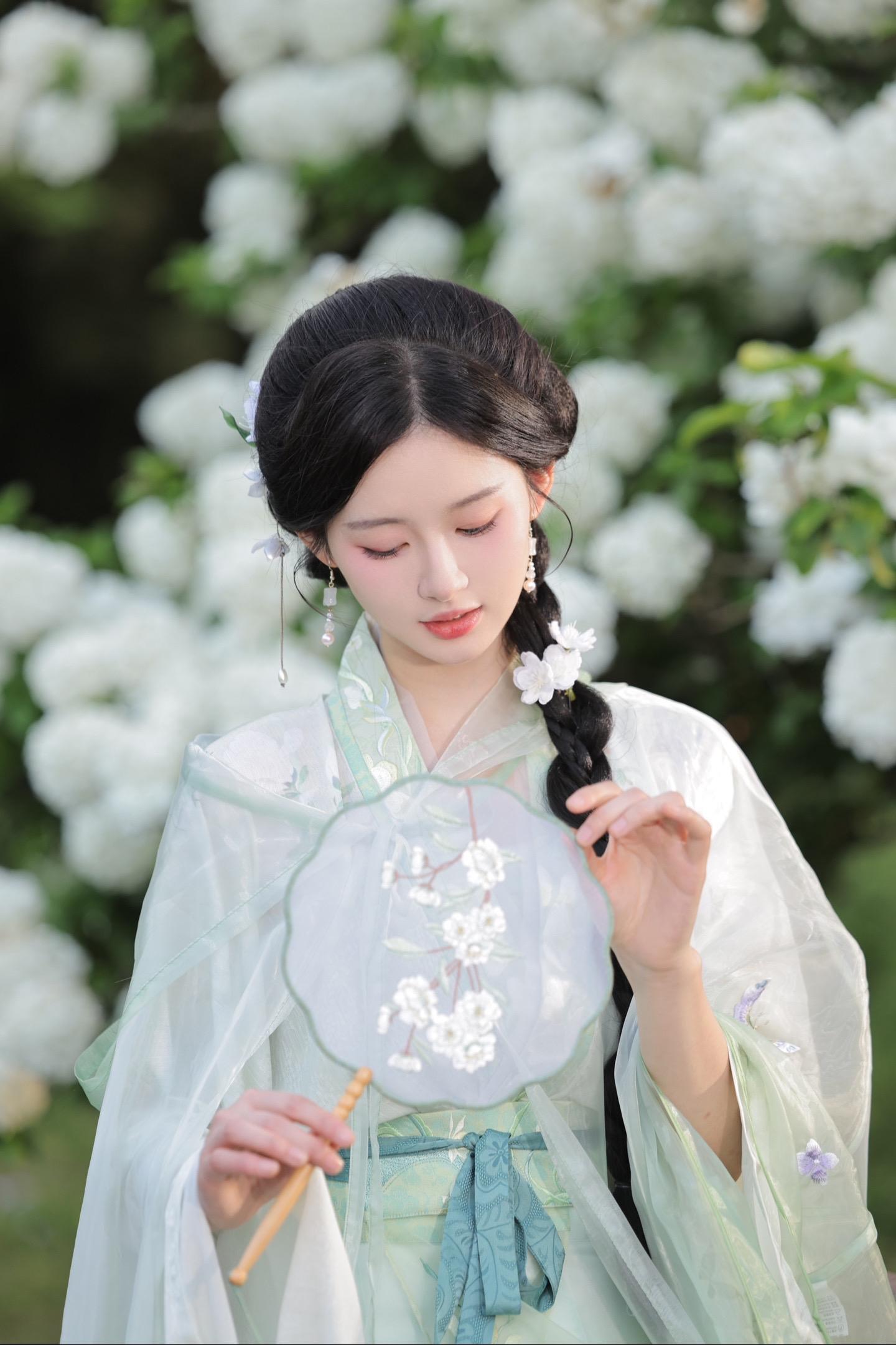 无风何处起涟漪～