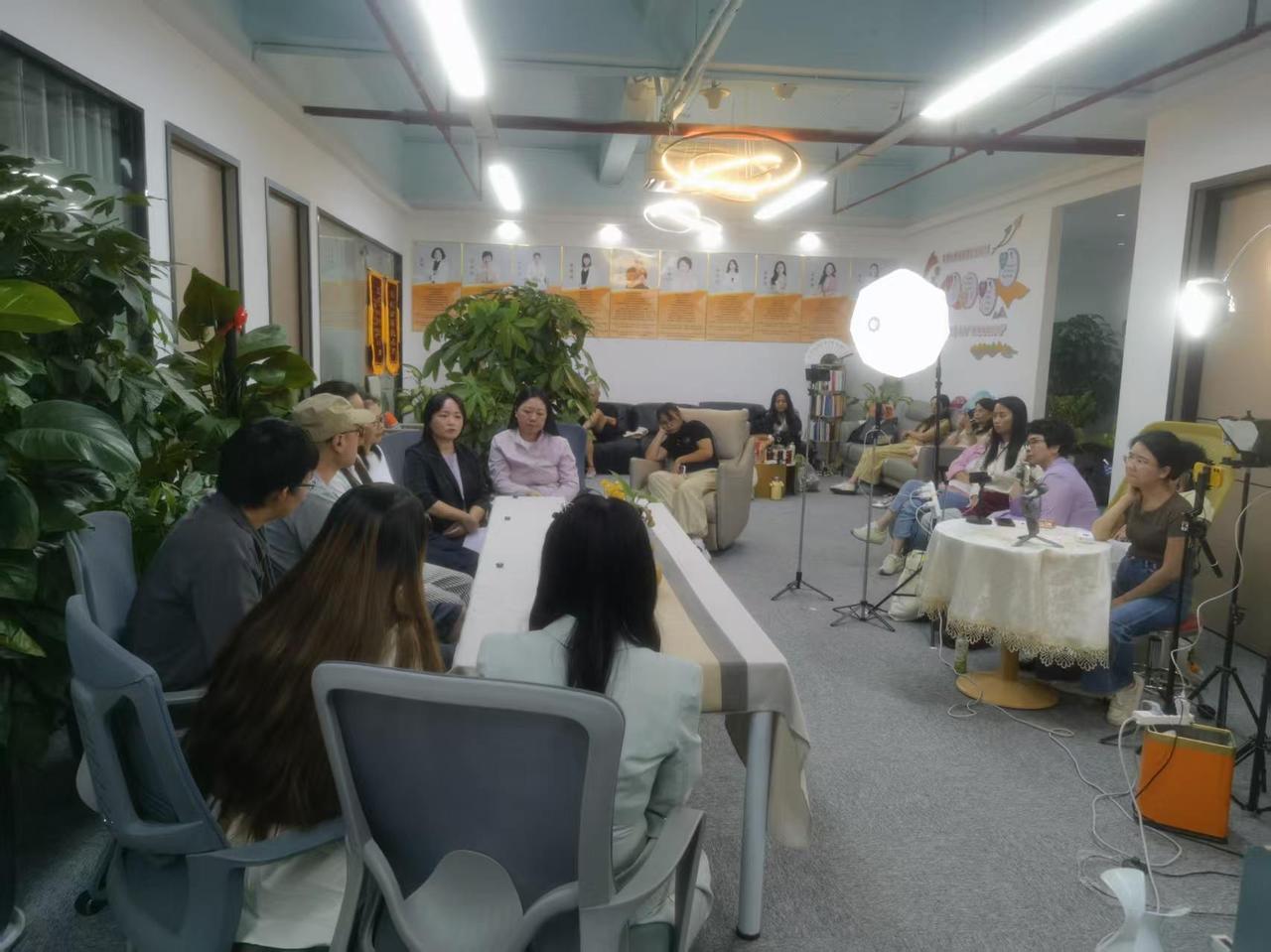 10月7号东莞弟子班传媒实践密训，独生子女养老与死亡焦虑访谈：

1. 独生子女