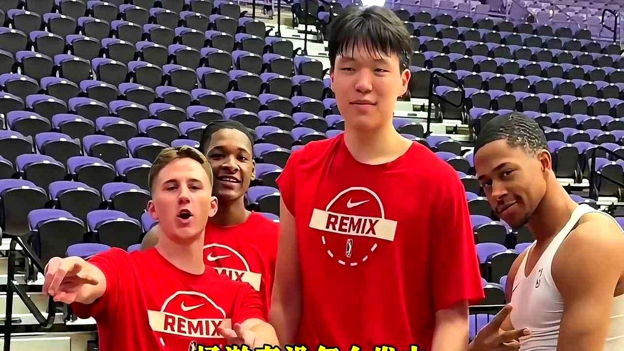 杨瀚森在NBA场均2.5分，命中率不到三成，看着像打酱油。
 

下放到发展联盟