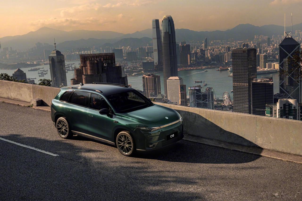 问界M9祝您新年手到福来 问界M9这波新年祝福挺会整啊，“手到福来”寓意超棒。这