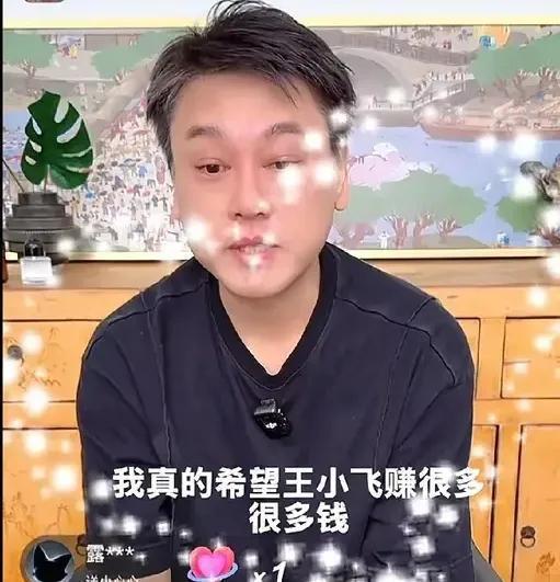 大s离世半年，粉丝在伦敦众筹建纪念长椅，寄语永恒光芒。公园环境优雅，粉丝呼吁徐妈