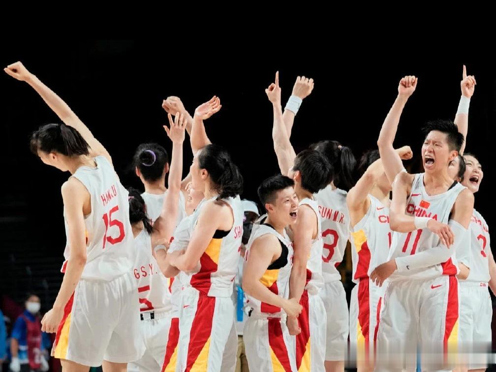 10月5日，杭州亚运会女篮决赛，中国女篮74:72战胜日本女篮夺得亚运会冠军。
