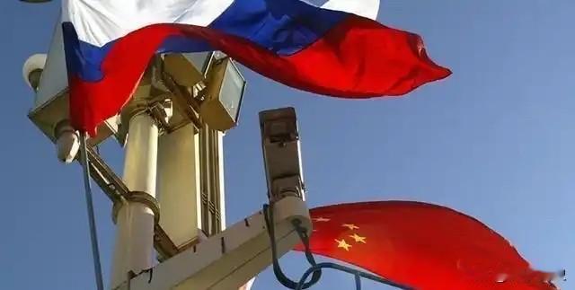 凌晨三点，朋友圈还在讨论台海局势，有人刷到美国航母又多了一艘进太平洋，也有人不服