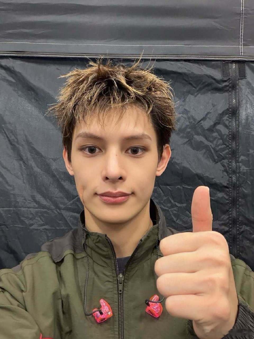 赵雨凡JAMES  🌟 每日一善 学习向日葵，做一个积极吸收正能量的人。生活中