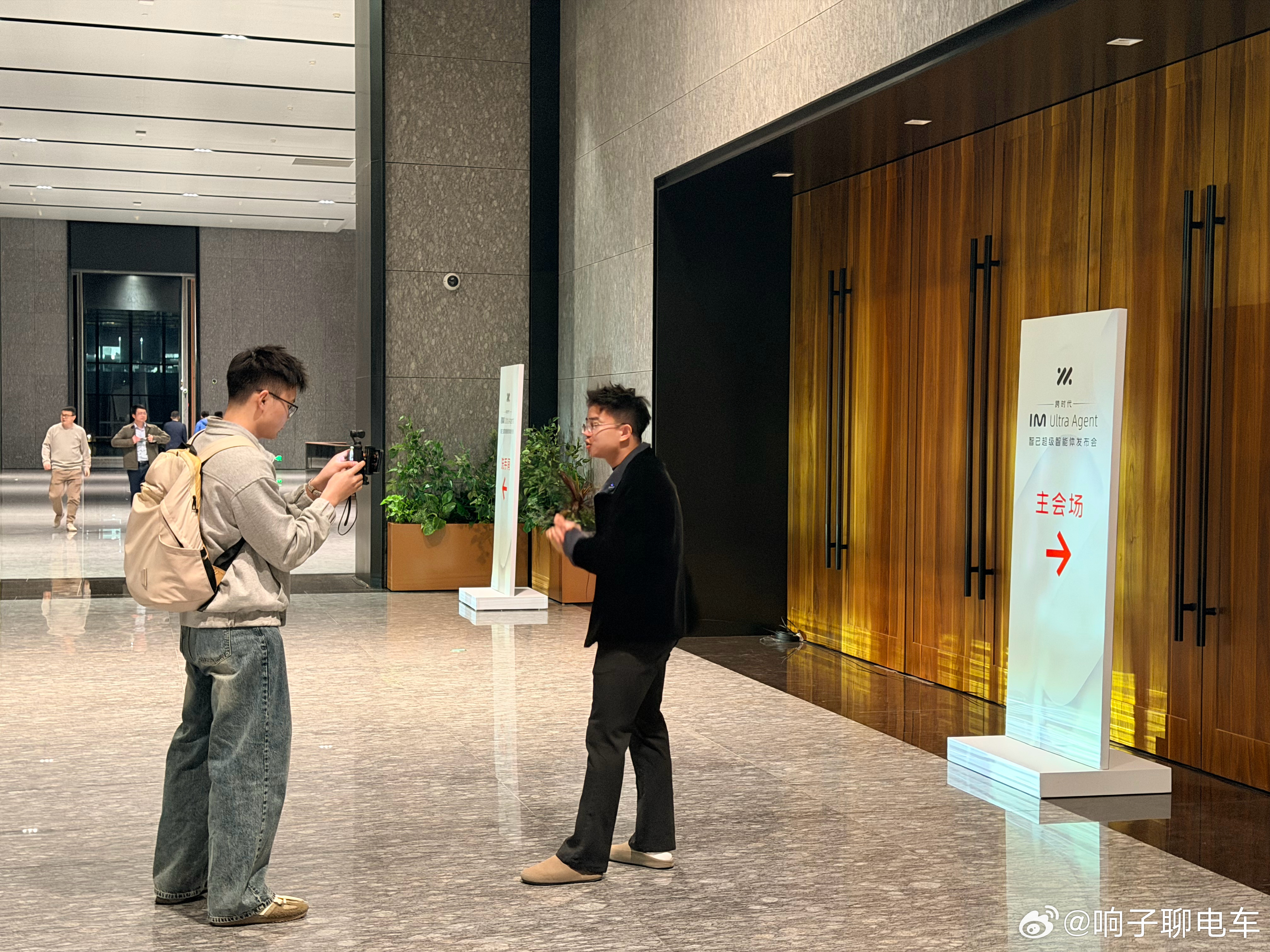 这表现力真的值得学习，完全🈚️“社恐” 