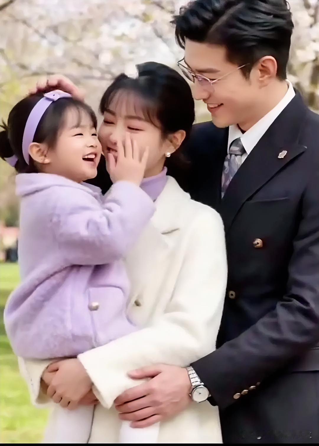 瞧这迷你版羊咩咩！萌宠小羊羊 宝宝的颜值是妈妈的反向升级版吗？羊小羊 草原小羊羊