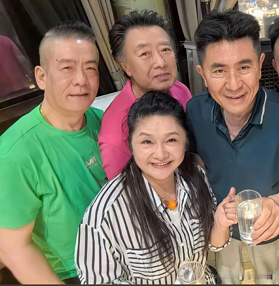 荧幕上的帅哥美女们现在都已经进入了人生的下半场。

作为年轻的影迷来说，能够认出