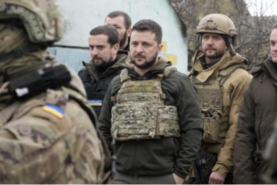 翻脸比翻书快！泽连斯基突然通知中国，准备迎接乌克兰的最新制裁。
 
泽连斯基这翻