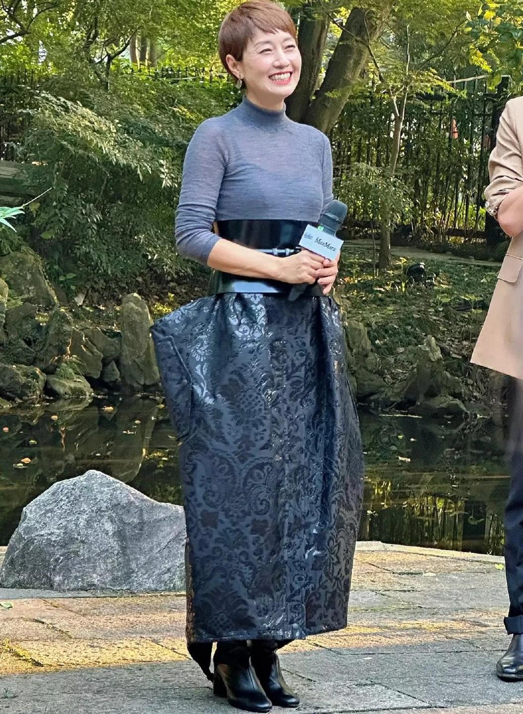 #娱评大赏#马伊琍还是别尝试标新立异了！

近日，马伊琍参加杭州某花园线下活动，