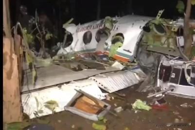 当地时间2月23日晚间，一架载有7人的医疗救护飞机，在印度贾坎德邦坠毁，机上人员