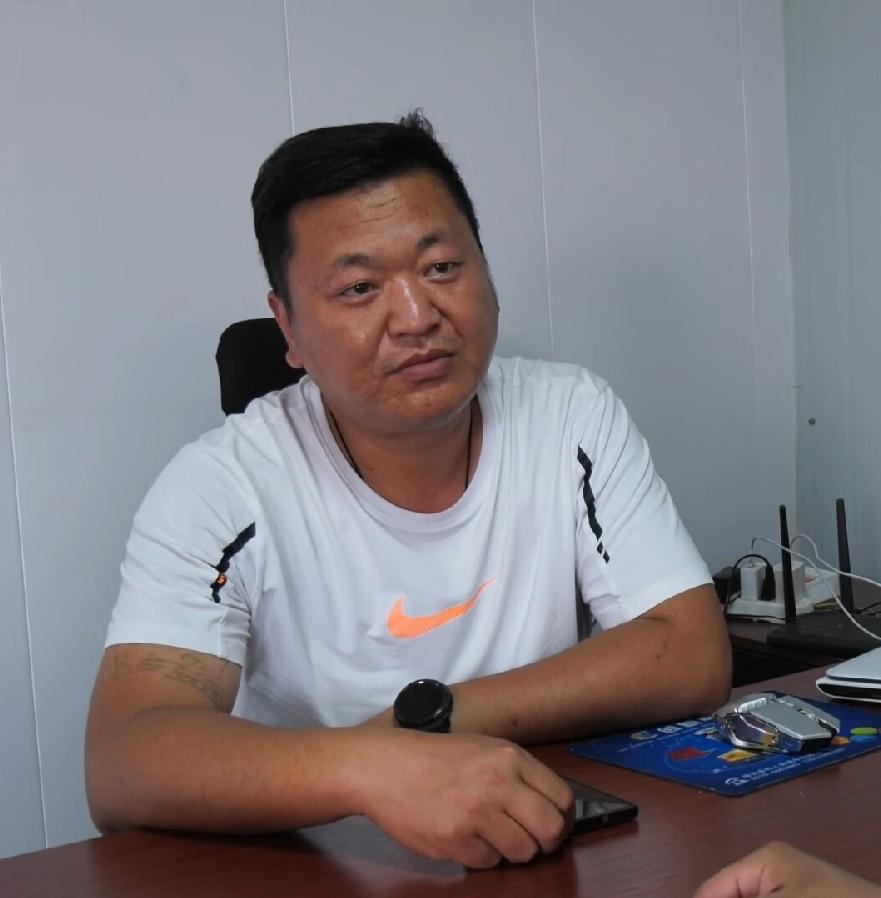 隆尧北寺庄村范雷书记，很年轻，确实不是李先生的舅舅，李先生在直播间说，自己93年