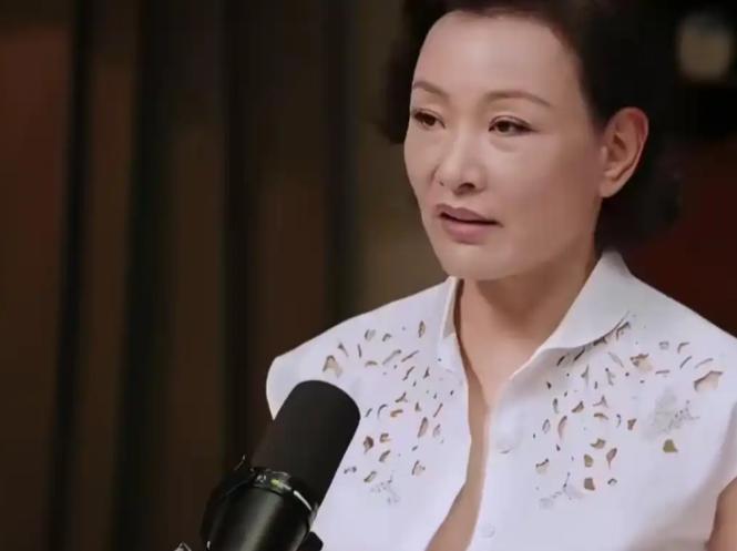 7月20日，演员陈冲做客鲁豫的访谈节目，又聊起当年为什么要去美国留学。她说，上世