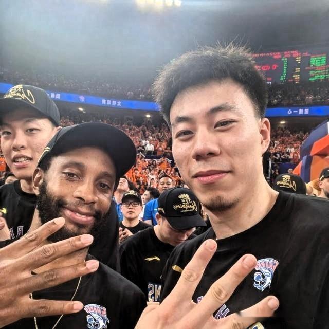张镇麟4冠含金量对比，上海花5000万投入冠军，比辽宁3连冠差在哪，三原因是稀缺