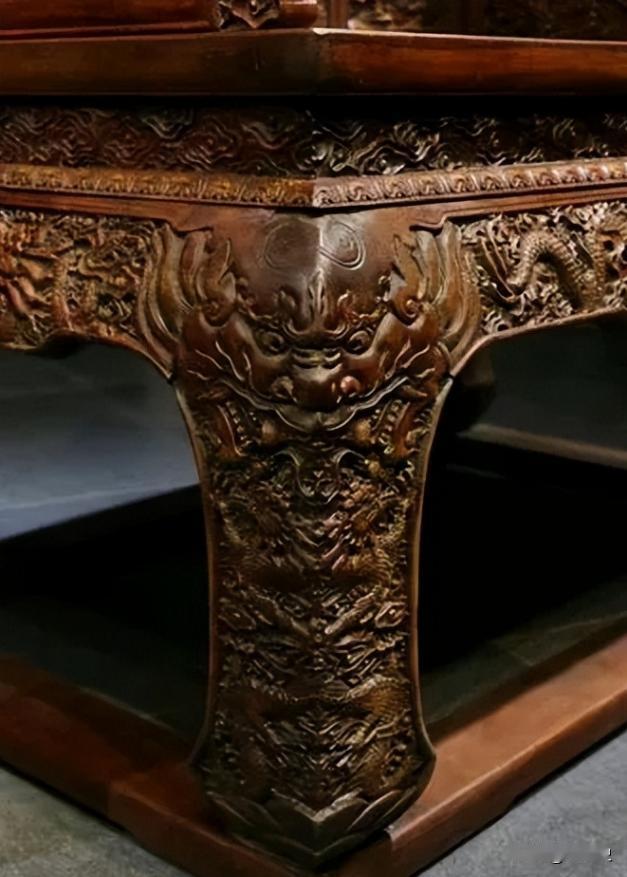 2000年，败家丈夫花8万块买一张桌子，激动得三天吃不进饭睡不好觉。妻子一气之下