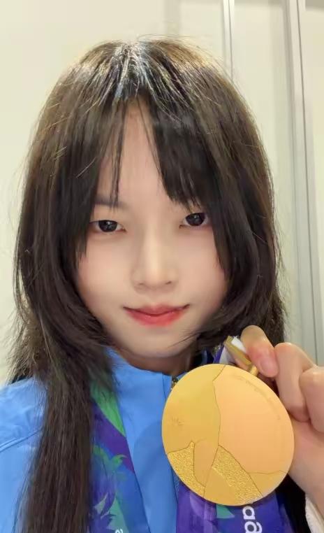 中国队在亚运拿电竞女子首金，第五人格决赛把日本队2比0干下去，底下评论区居然在扒