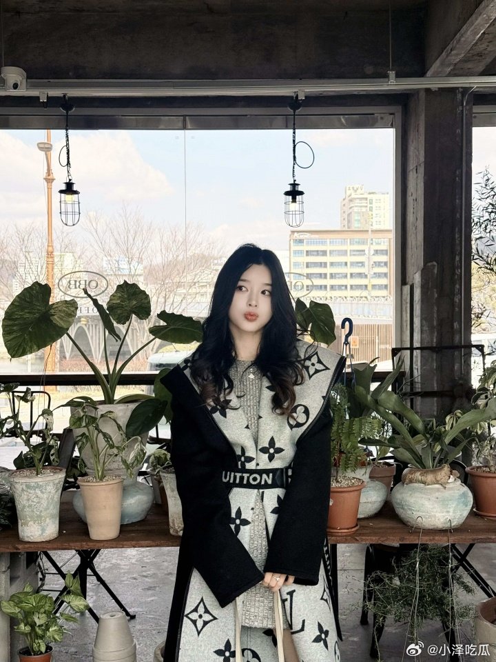 真正拿到结果的韩国嫂子！糖小幽晒照：身着3万LV大衣 脚蹬7K爱马仕真正嫁给韩国