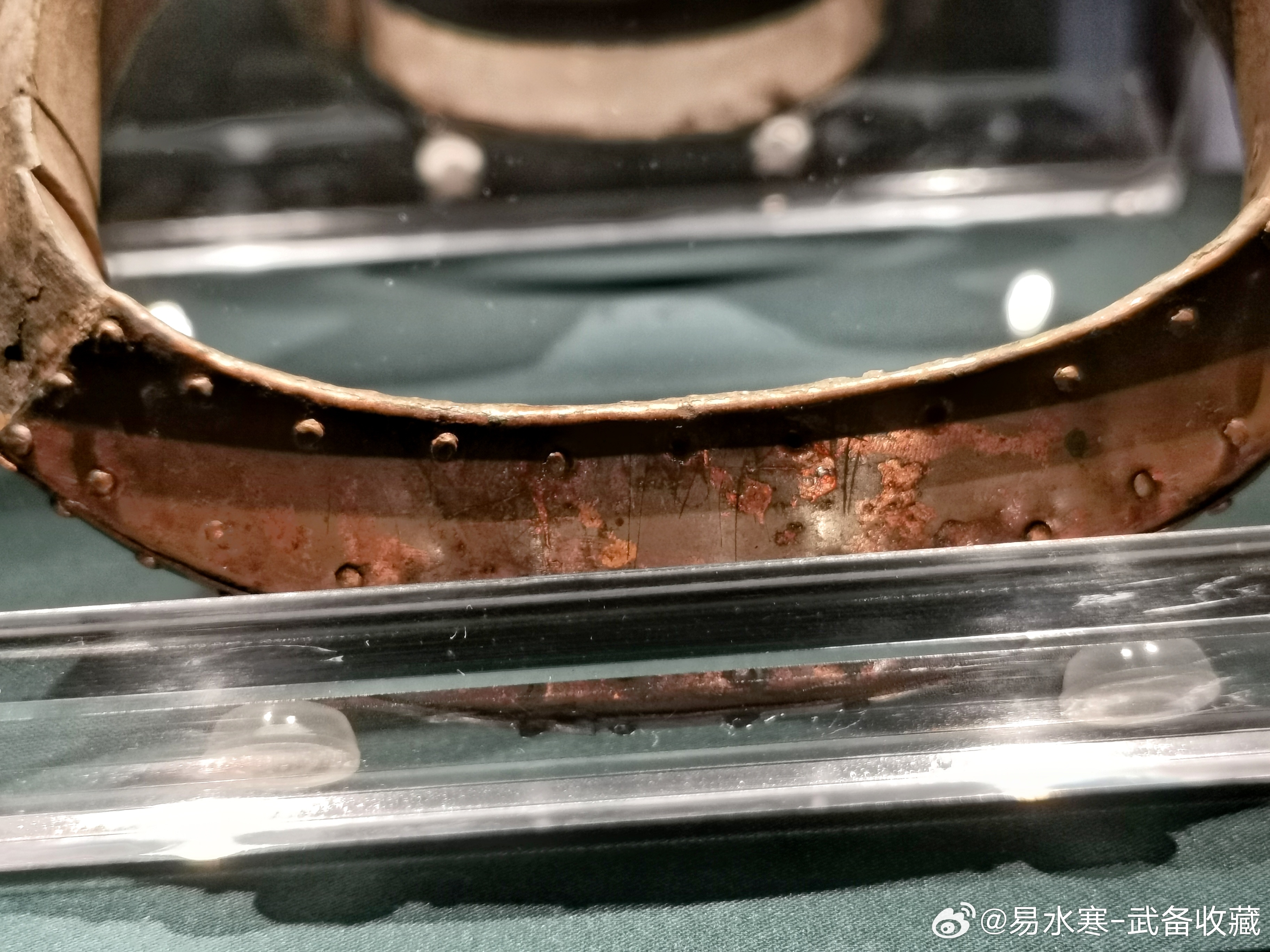 历史兵器影像北燕铜鎏金木芯钉双马镫 