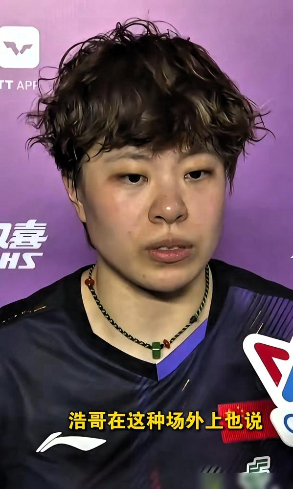 国乒姑娘喊教练“哥”，输掉奥运资格早有伏笔？
训练馆里邱贻可拍王艺迪肩膀笑骂，