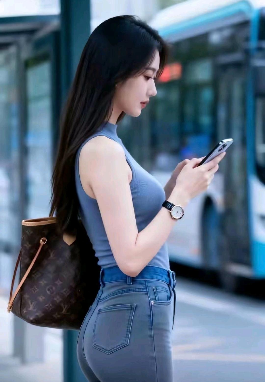 ＃人生清醒的句子有哪些＃
    智者的人生，不在于避免风雨，而在于风雨中依然保