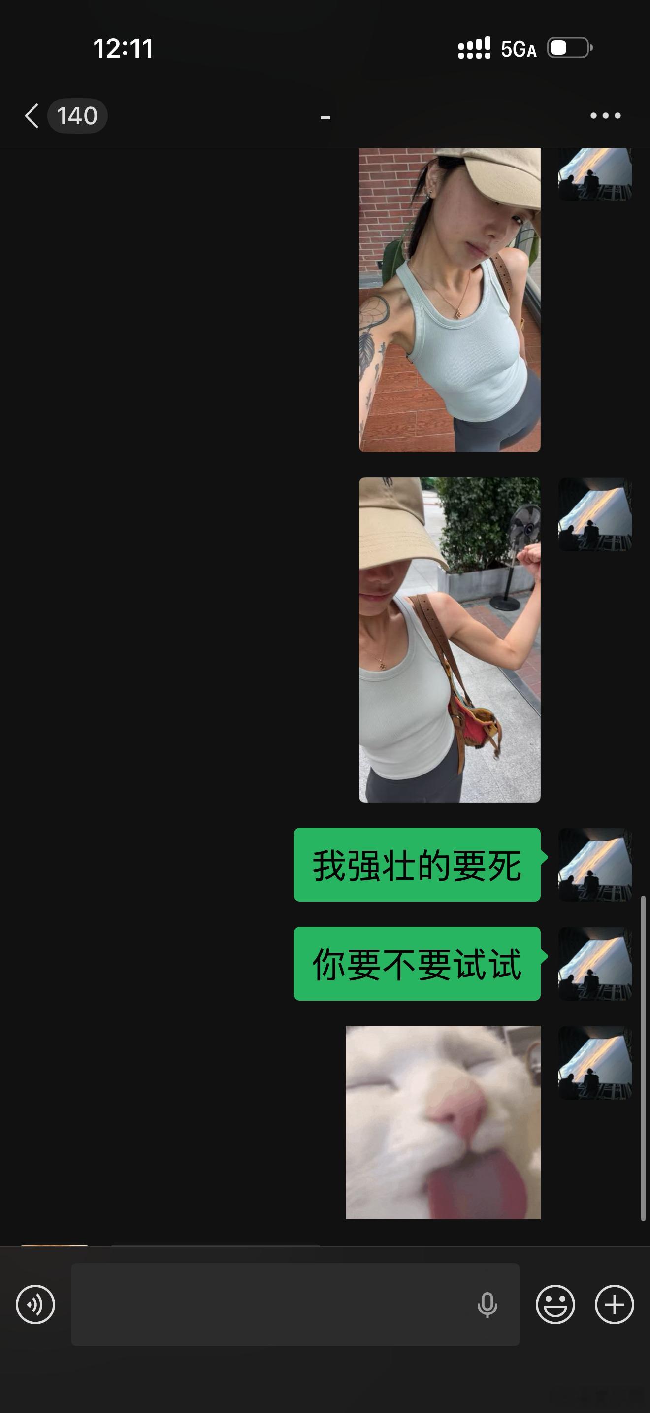 终于知道为什么肌肉男的衣服都没有袖子了 
