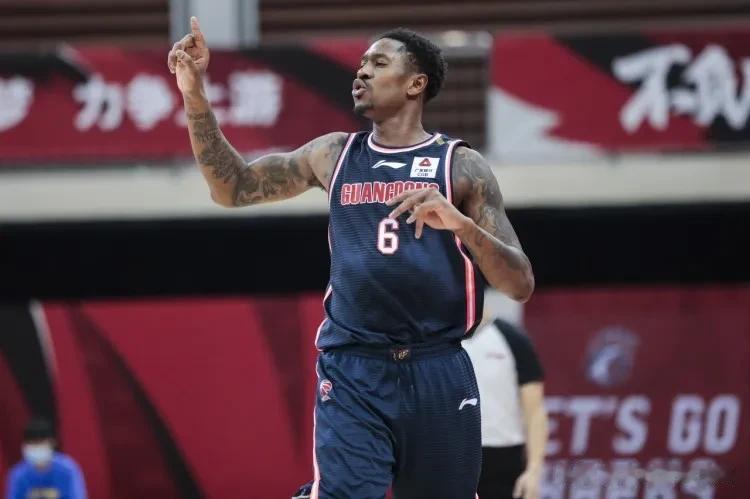 CBA，广东106-95北京，周琦轮休广东双杀北京迎来9连胜，本场比赛揭露出2个