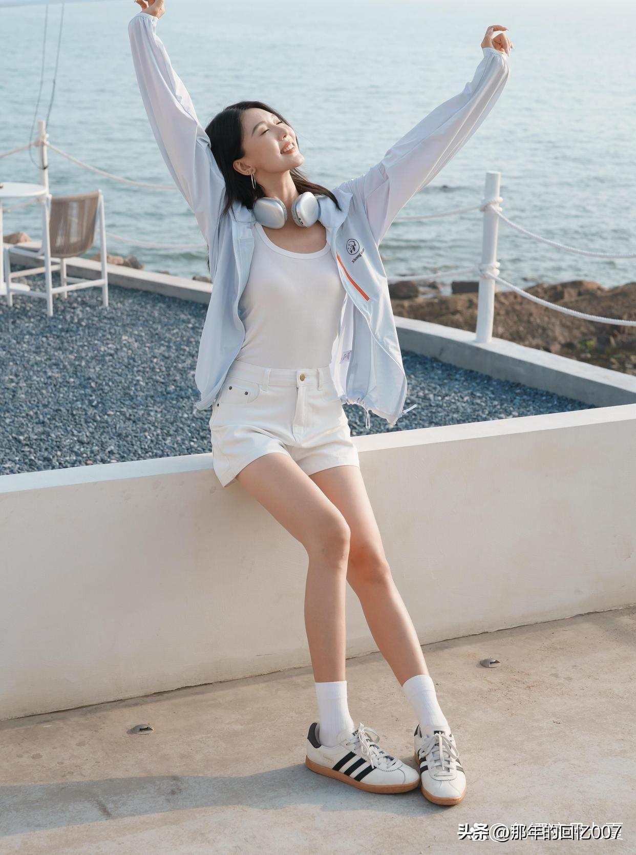 海边休闲风，笑容好甜！