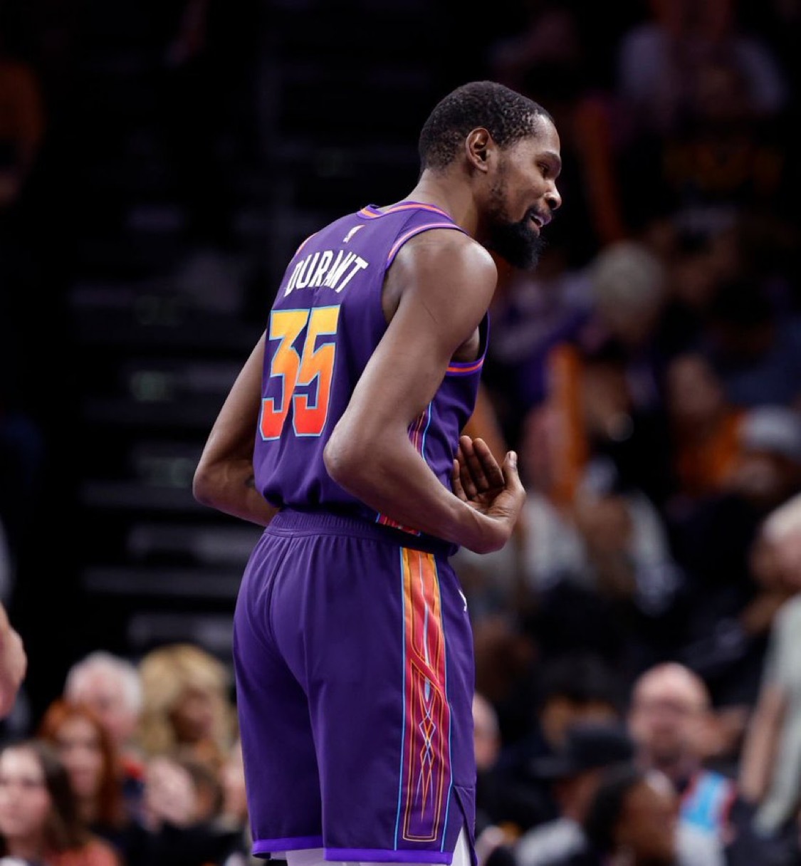 美记：一位 NBA 球探表示，试图交易得到杜兰特的球队只是想卖球衣。 “大多数想