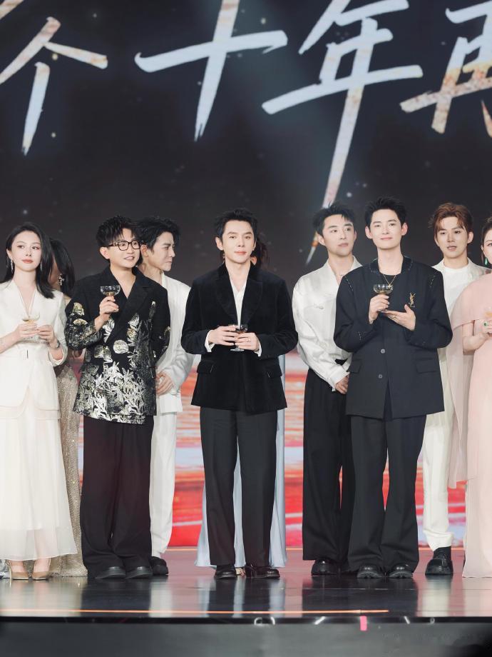 李佳琦否认退休李佳琦回应缺席两个月直播合伙人 一路走来不容易，适度休整很应该，期