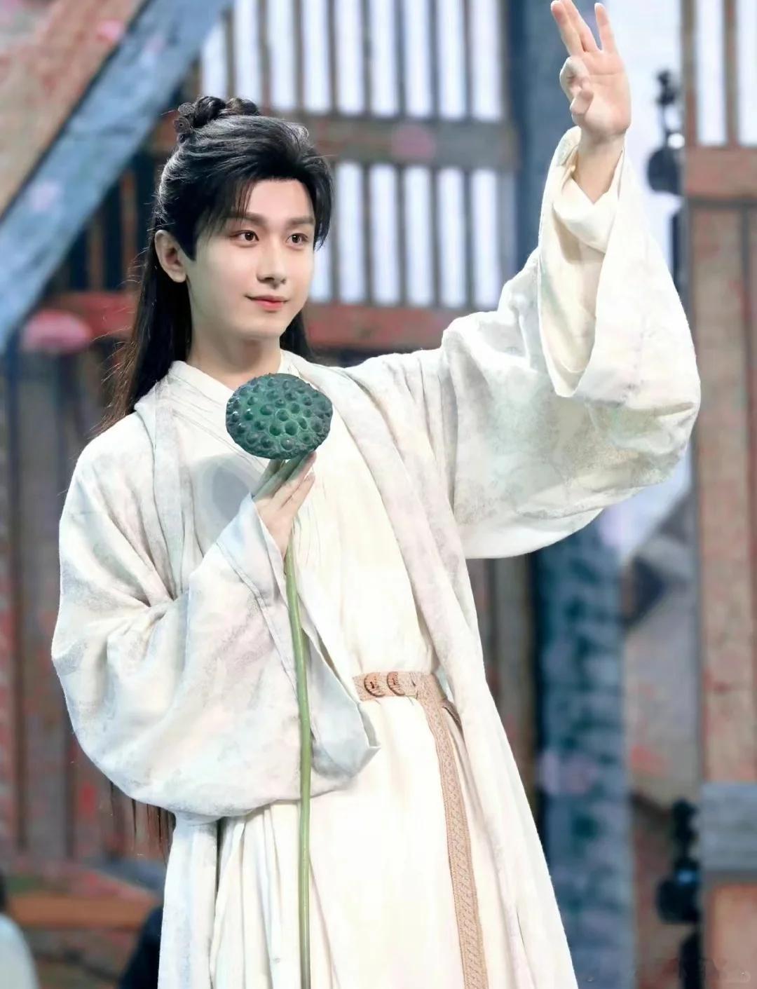 成毅 成毅古装神图 太帅了！！。 