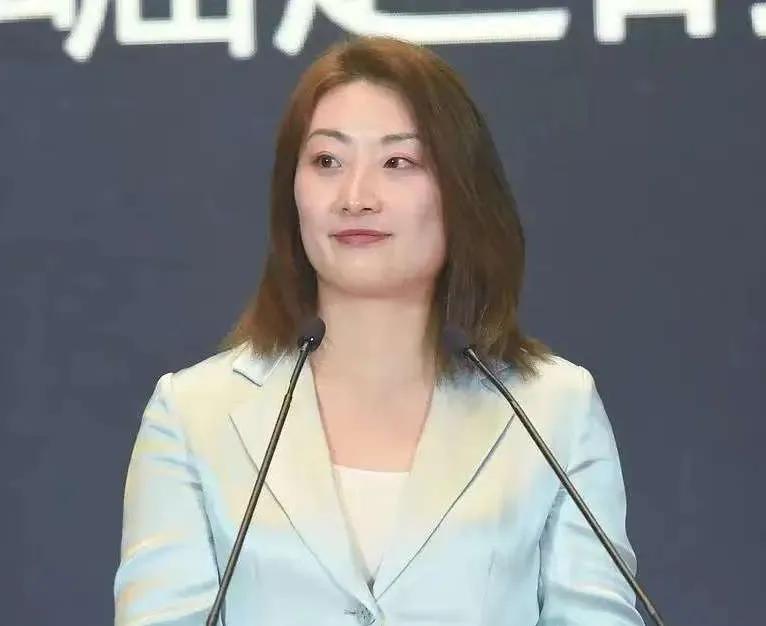 娃哈哈股权基本已定，
员工持股会只有总宗馥莉一人，
这预示着什么？说明了什么？