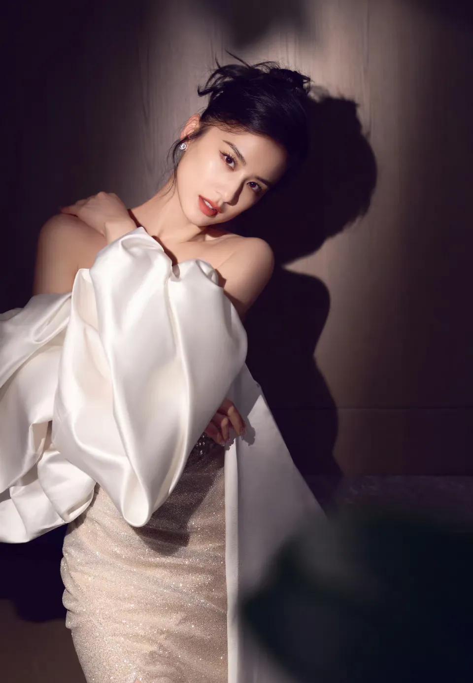 黄圣依的身材和脸蛋依旧有少女感