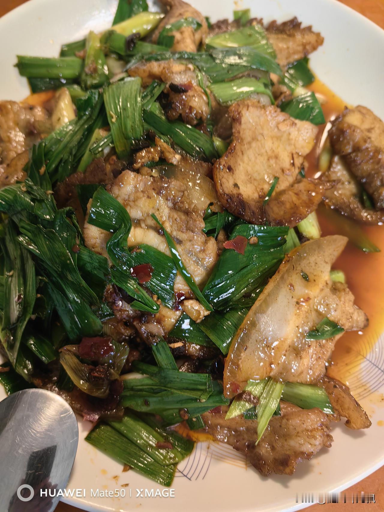 秋天的第一盘回锅肉。

我敢打赌，没有10年以上的驾龄，是绝对炒不出如此美妙的回