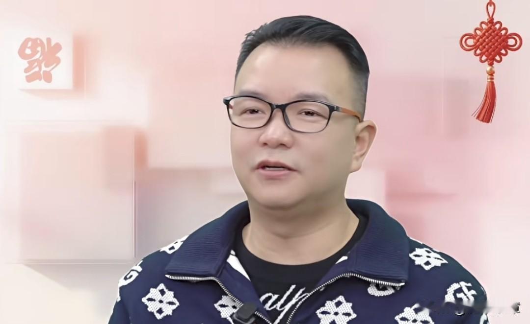 “我觉得自己有点失败的!”这是知名滑稽戏演员潘前卫在近期某档直播节目的观点。
为