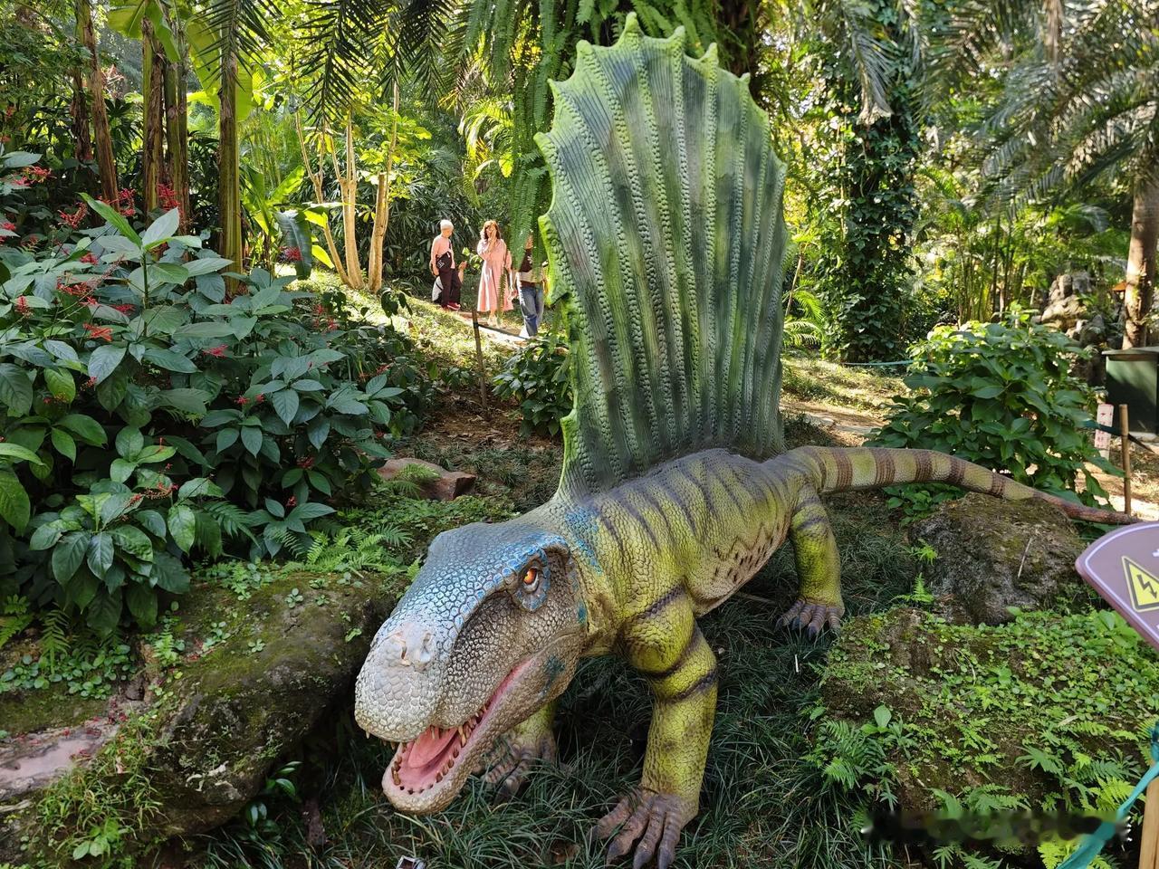 南宁青秀山的恐龙园

南宁青秀山的恐龙园，真是个让人捧腹大笑的地方。那些恐龙雕像