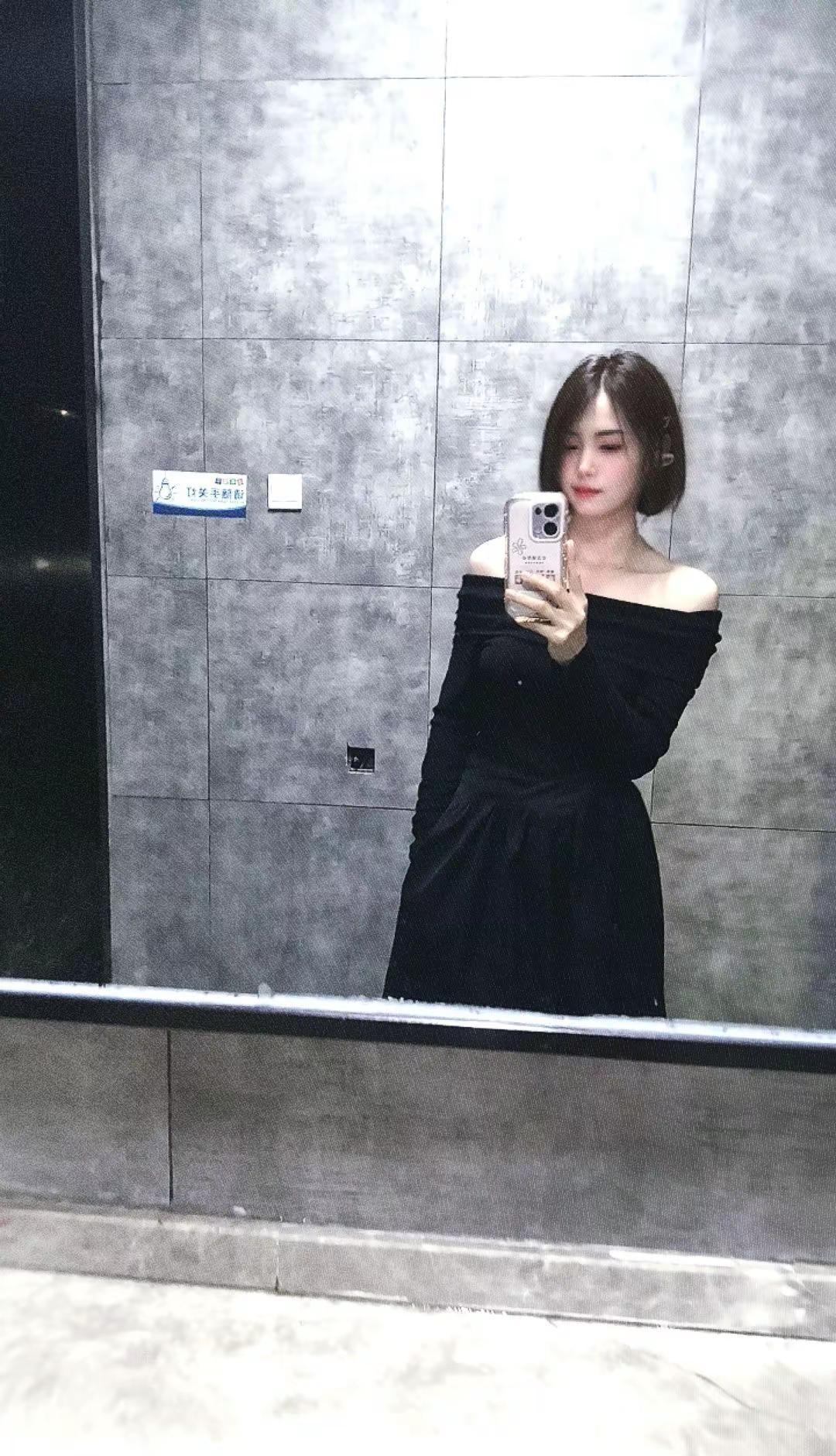 我来自某个小镇 某个小村，但凡网速慢一点可以都不知道我发的是什么是不是😂？旧照