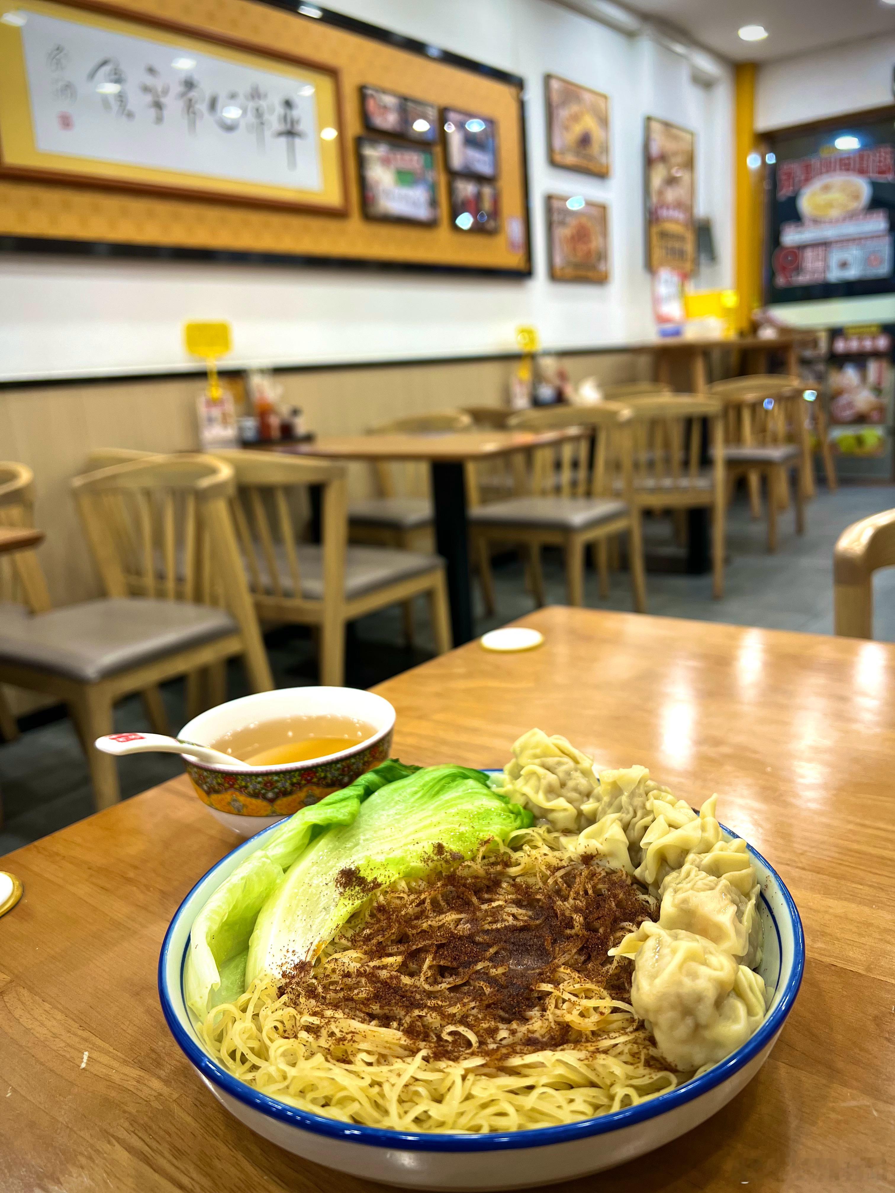 在杭州吃东莞常平竹升面，满足。 杭州