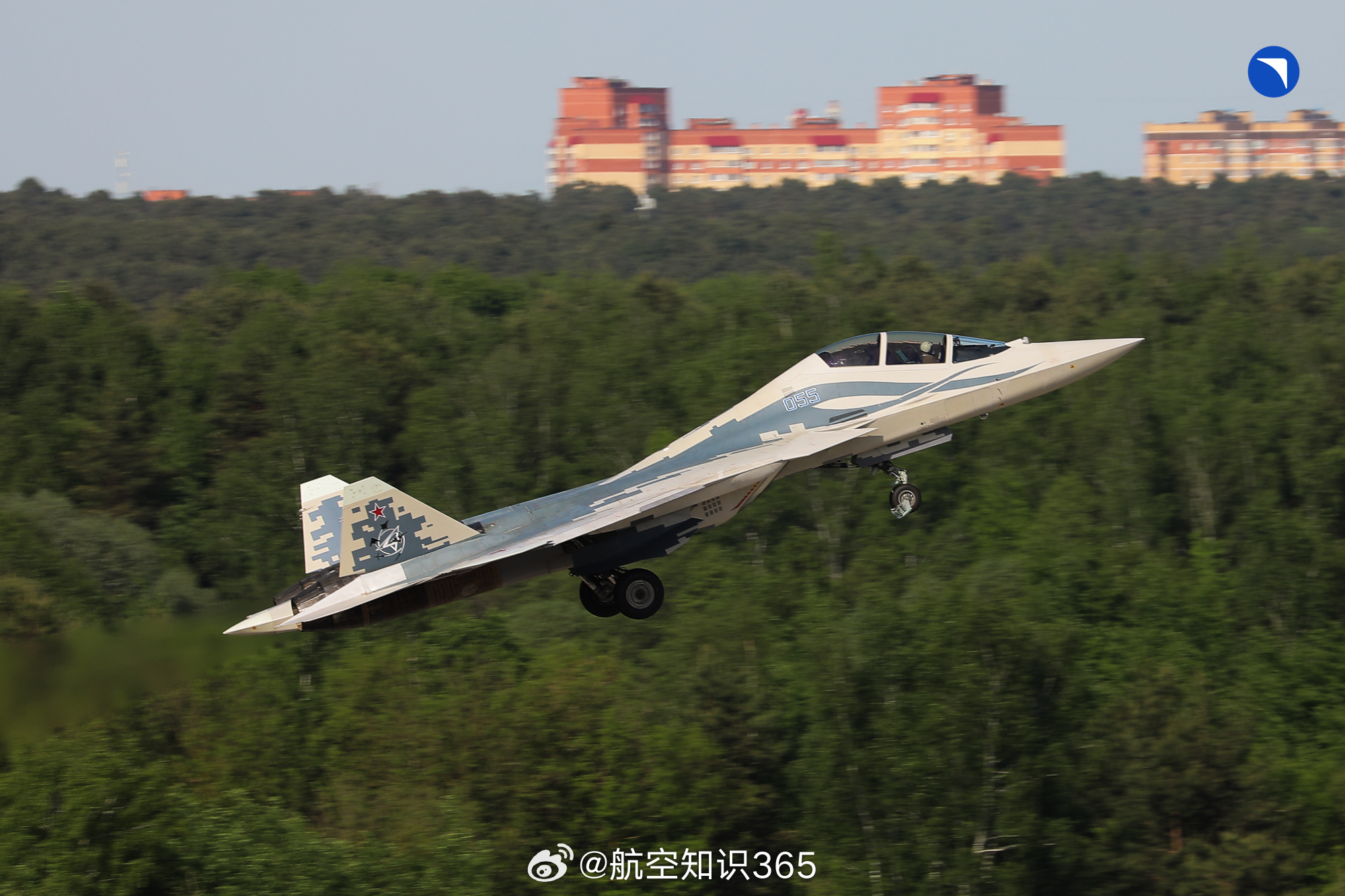 【俄双座型苏57完成首飞】据俄罗斯联合航空制造公司（UAC）消息，5月19日，俄