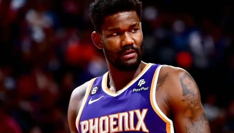 三巨头都带不飞你，该退役了

北京时间，NBA常规赛继续进行，洛杉矶湖人在菲尼克