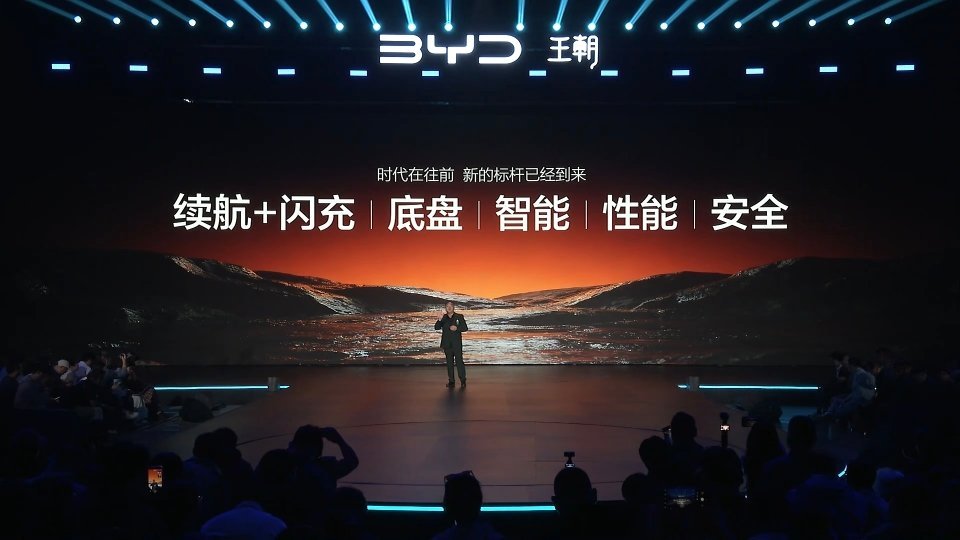 10月13日，比亚迪王朝闪充豪华旗舰轿车大汉正式上市，作为王朝销量破千万后首款9