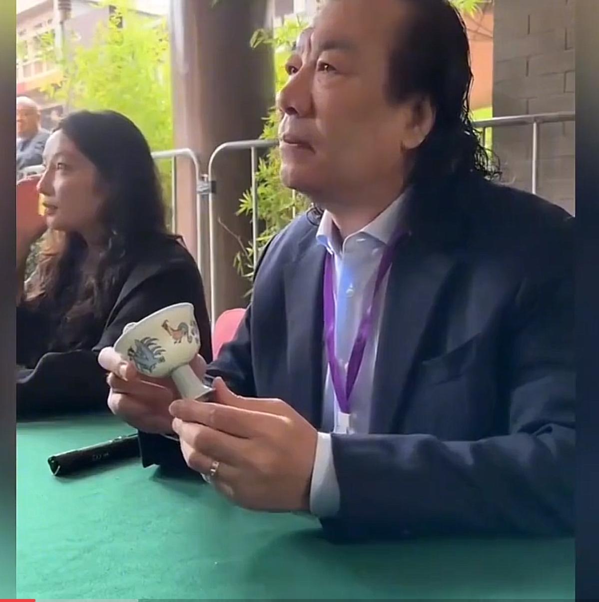 又来一个鸡缸杯！
[比心][比心][比心]
一个亿的鸡缸杯，
老头他说不是吹。