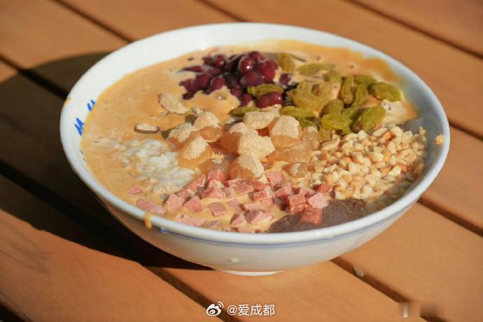成都阶段性高温要来了夏天的成都，几乎每一个菜市、每一条街道都有冰粉和凉面的身影。