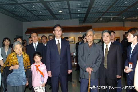 前排左一为陈云夫人于若木，左三为上海陈书记，右三为宋同志，右二为刘瑞旗