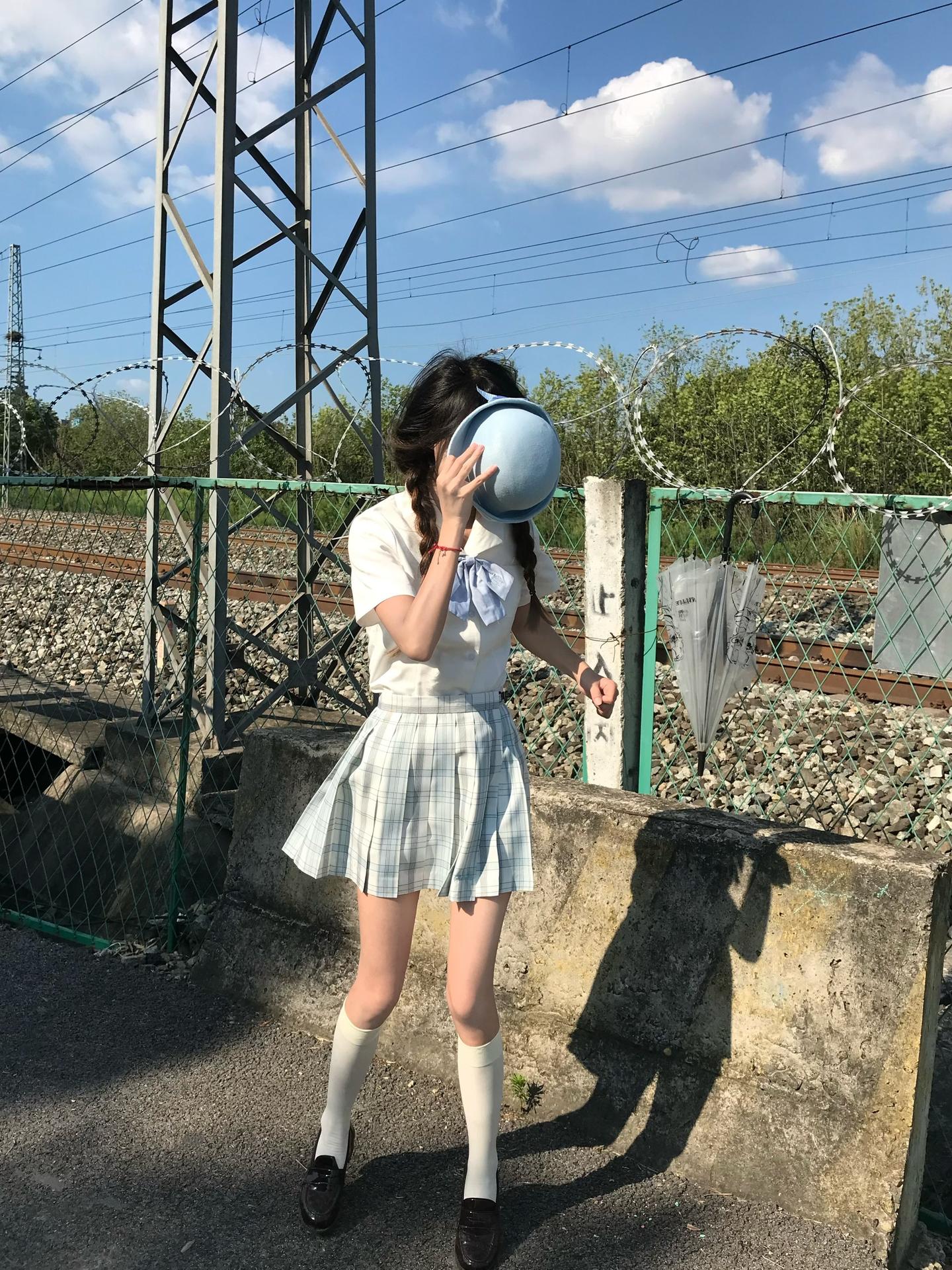旧手机里的第一条消息  是你问我今天的天气