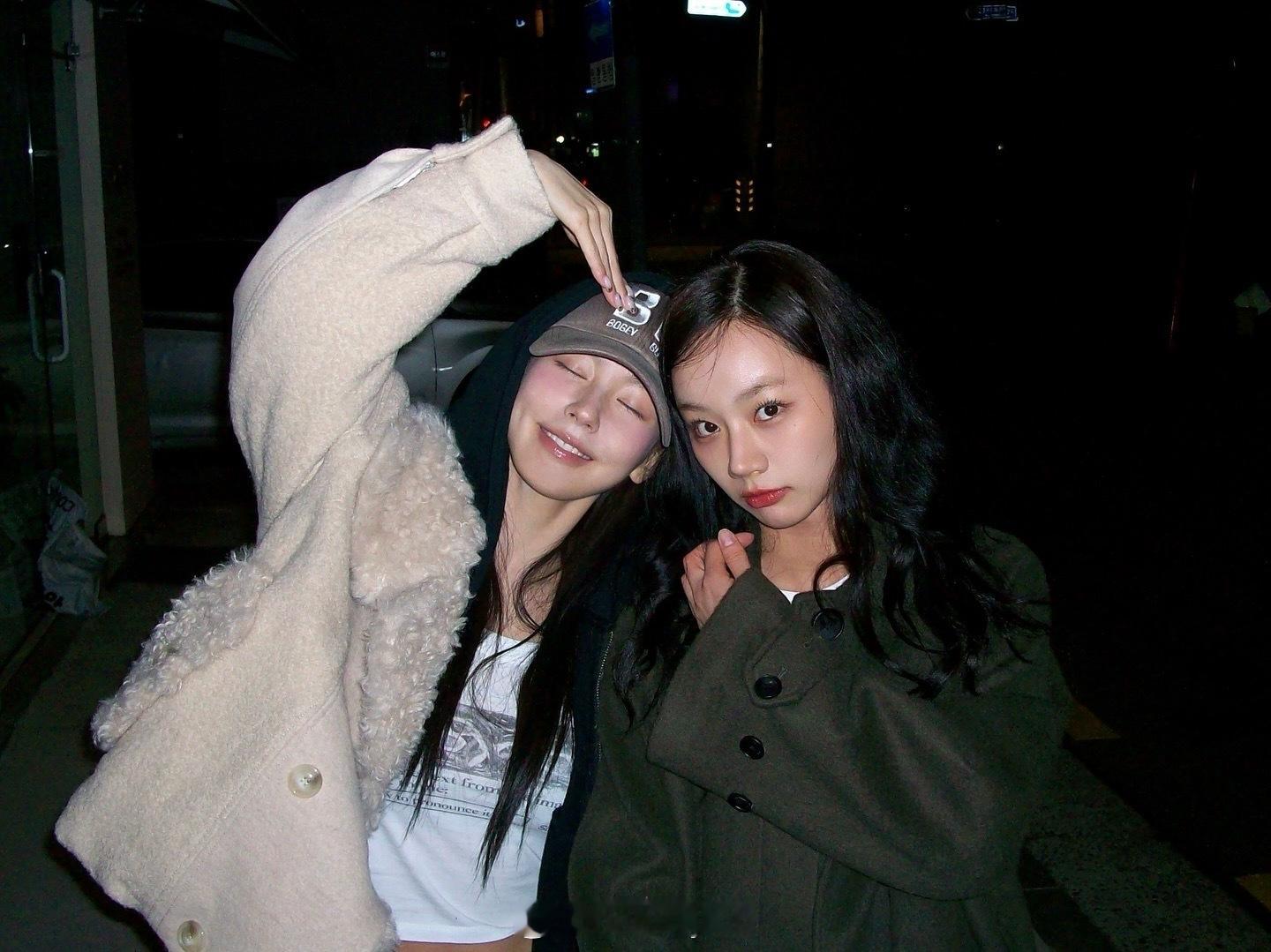 赵美延更新3年连续和惠利欧尼过圣诞 