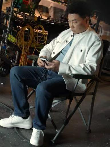 余承东首曝大阔折真机  完全就是可以把手机当做平板来用了，而且这次的屏幕真的是很