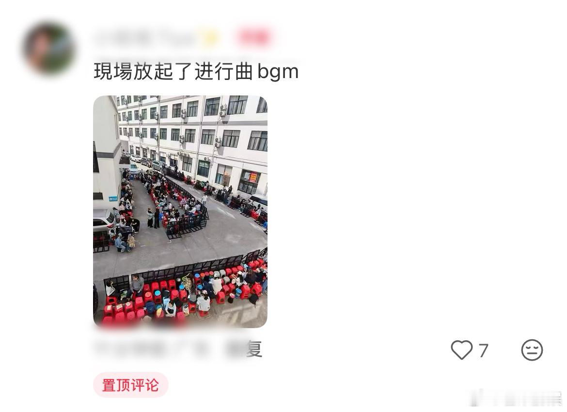 张凌赫U型T台上班张凌赫走T台上班咱就是说小核桃也太sun了一点这下上班路真要变